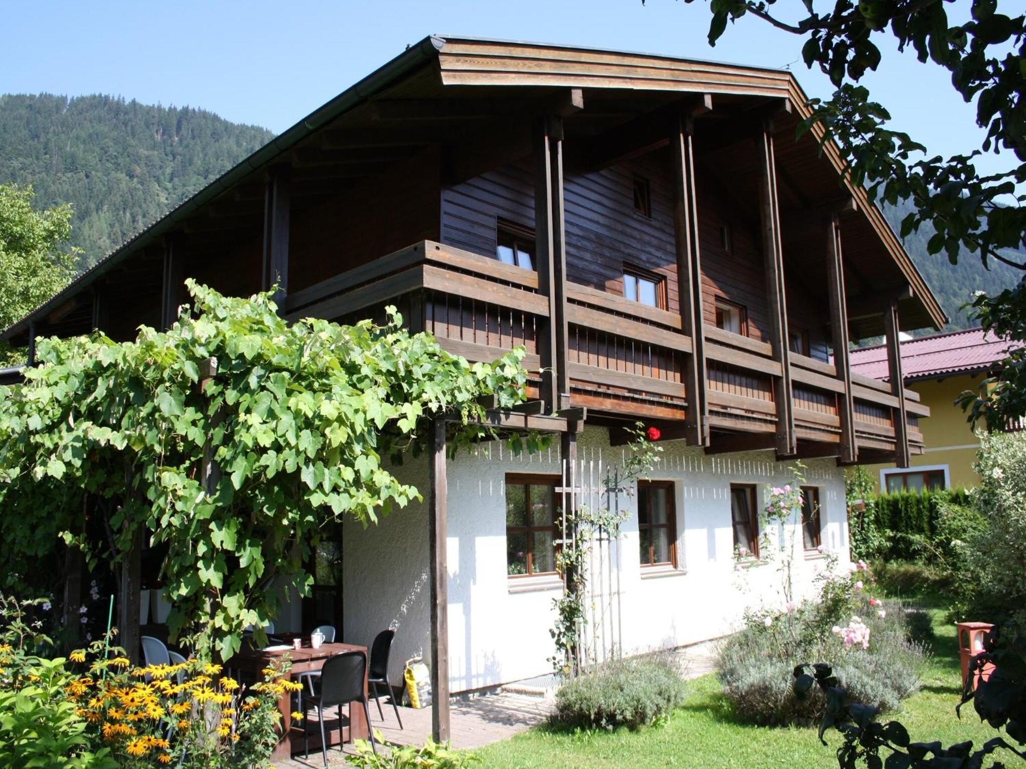 Quaint Mansion Near Ski Bus In Goldegg Exterior foto